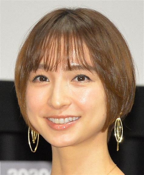 篠田麻里子エロ画像213枚 セミヌードや美乳水着グラビア集めて。